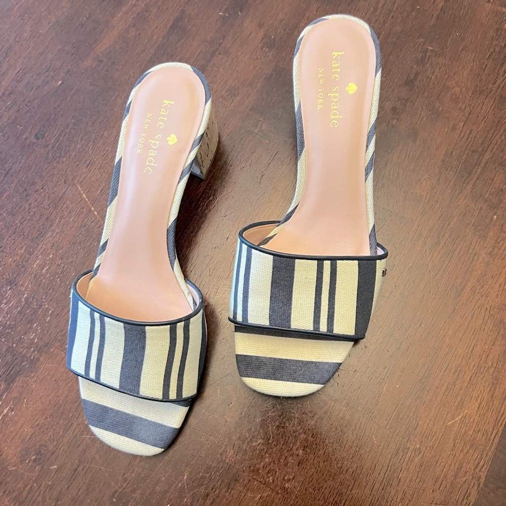 Kate spade sandals. EUC. Navy blue and white. Strap is linen material. Size 7